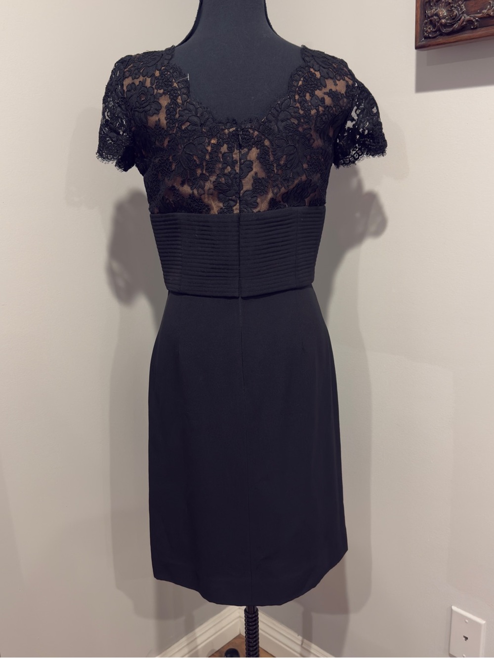 Oscar de la Renta Black Label Lace Cocktail Dress | Size 8 - Picture 3 of 10